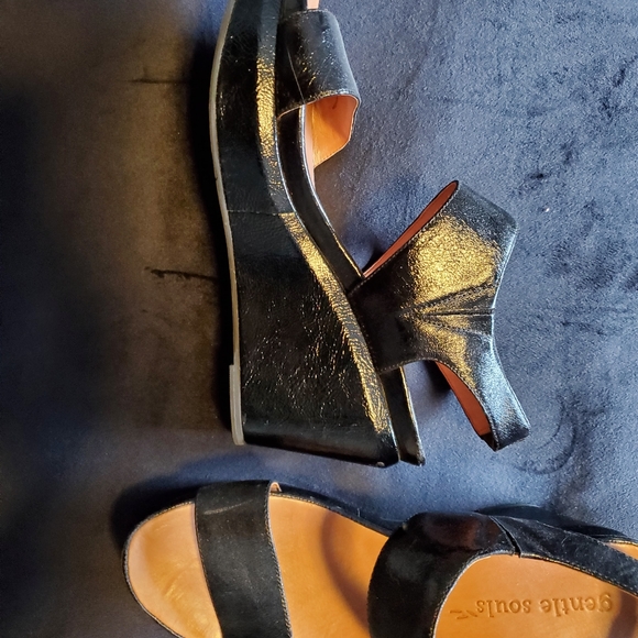 BLACK WEDGE HEEL SANDAL - Picture 7 of 8